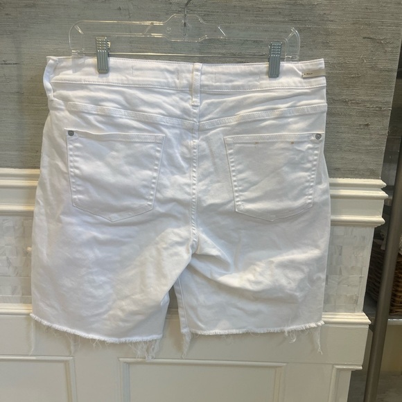 32 Anthropologie pilcro mid rise slim Bermuda jean shorts frayed edge white - Picture 15 of 15